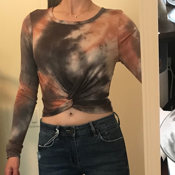 ⬇️⚡️sale , 1 left ⚡️ Tie Dye Crop Top - Picture 6 of 6